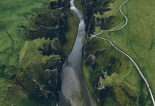 Wave Illusion in a Seoul Aquarium